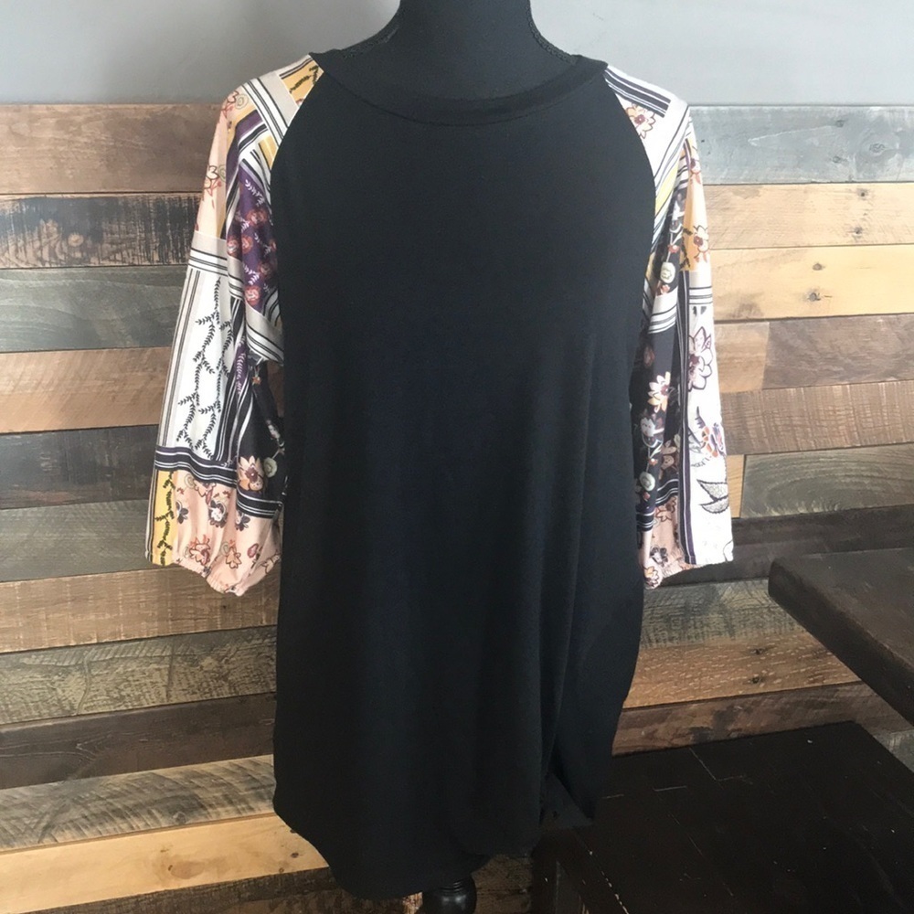 Vemvan | Womens Crew-Neck Twist-Hem Tunic, M, Black w Patterned Sleeves
